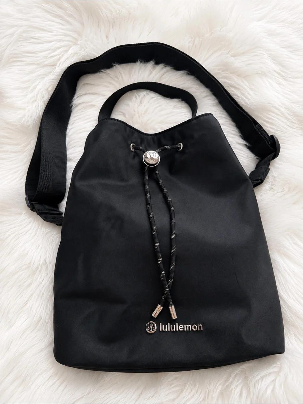 lululemon athletica Bucket Drawstring Crossbody